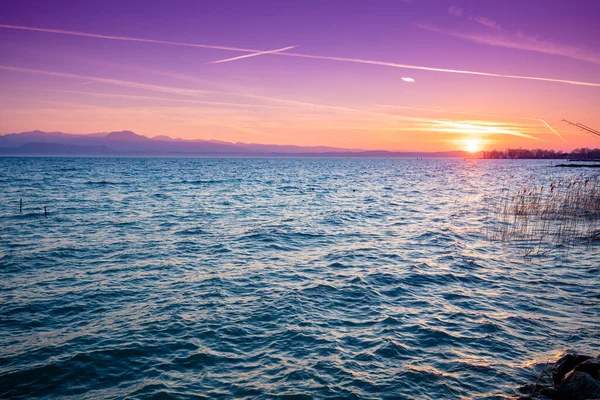 Manhã Cedo Nascer Sol Sobre Lago Lago Garda Lago Garda — Fotografia de Stock