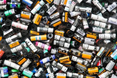 Hamburg, Almanya - 20 Temmuz 2017: Çeşitli vintage fotoğraf filmleri 