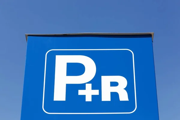 パークアンドライド駐車場サイン — ストック写真