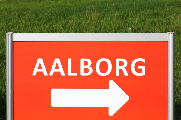 Дорожный Знак Указателем Города Ольборг Дании — стоковое фото