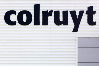 Nivolas, Fransa - 22 Haziran 2017: Colruyt logo bir duvar. Colruyt Colruyt süpermarket perakende mağazaları yönetme bir Belçikalı aile sahibi olduğu perakende şirketidir
