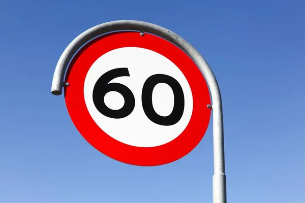 道路に制限速度標識 — ストック写真