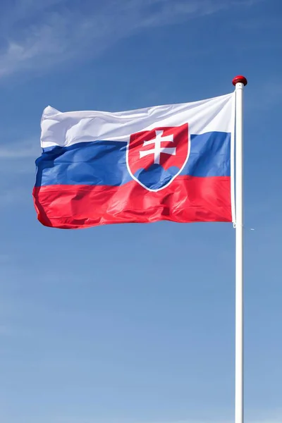 Σημαία Της Σλοβακίας Που Κυματίζει Στον Ουρανό — Φωτογραφία Αρχείου