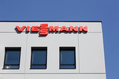 Saint Priest, Fransa - 8 Eylül 2018: Fransa'da Viessmann ofis. Viessmann grup Sanayi Isıtma ve soğutma sistemleri uluslararası bir üreticidir
