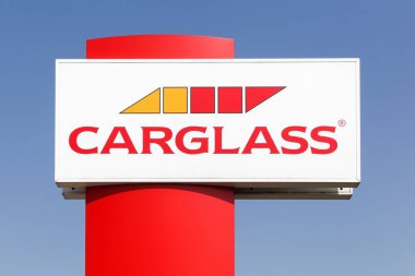 Kamen, Almanya - 22 Temmuz 2018: Carglass logo bir panel. Carglass dünya çapında 35 ülke arasında çalışan bir araç cam onarım ve değiştirme grubu olduğunu