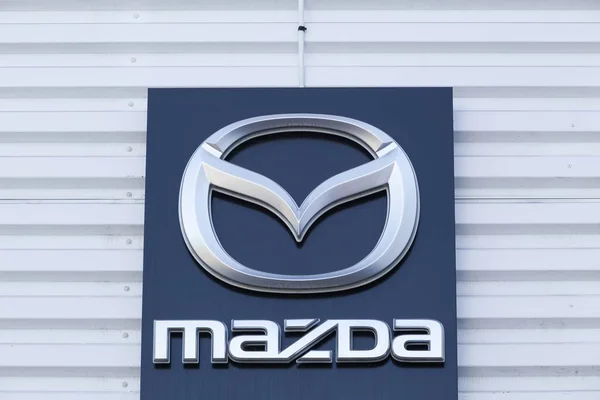 Nîmes France 1Er Juillet 2018 Logo Mazda Sur Une Façade — Photo