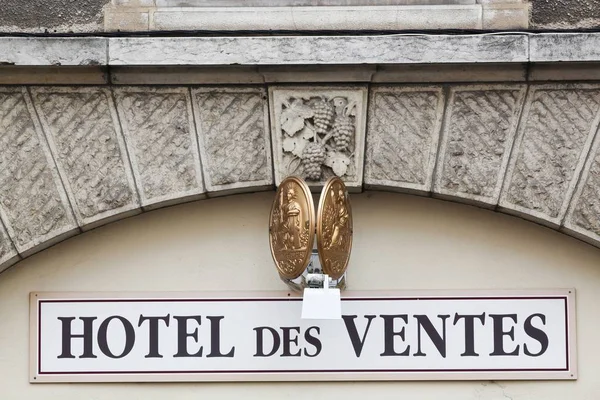 Auction house in France called hotel des ventes in french language