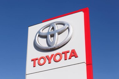 Daha garip, Danimarka - 30 Mart 2018: bir panelde Toyota logosu. Toyota Motor Corporation, merkezi Toyota, Aichi, Japonya 'da bulunan bir Japon otomotiv üreticisi.