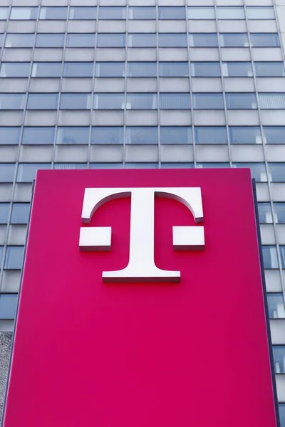 2018年9月2日 德国电信在科隆的大楼和办公室 德国电信公司 Deutsche Telekom 是一家总部设在波恩的德国电信公司 — 图库照片