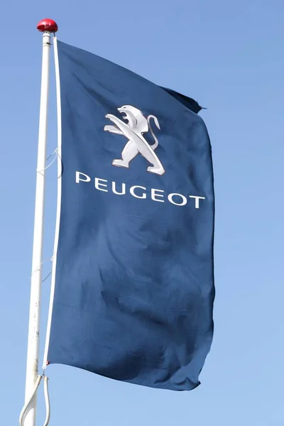 Risskov Danemark Mai 2019 Logo Peugeot Sur Drapeau Peugeot Est — Photo
