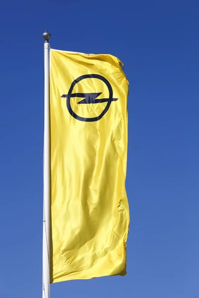 Risskov Denemarken Mei 2019 Opel Logo Een Vlag Opel Een — Stockfoto