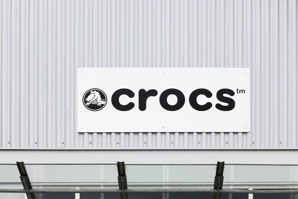 ブレーメン ドイツ 2017 壁にクロックスのロゴ Crocs Inc コロラド州ニウォットに拠点を置くアメリカの会社で かつて発泡目詰まり靴を販売し 製造しました — ストック写真