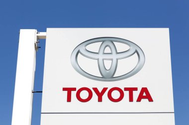 Decines, Fransa-13 Haziran 2019: bir panelde Toyota logosu. Toyota Motor Corporation bir Japon otomotiv üreticisi merkezi Toyota, Aichi, Japonya