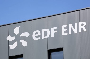 Limonest, Fransa - 15 Ağustos 2019: Edf Enr ofis binası. Edf Enr dünya çapında 9 Gw'tan fazla yenilenebilir enerjiye sahip bir Fransız yenilenebilir enerji grubudur.