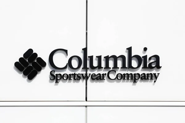 维尔方丹 2019年9月13日 哥伦比亚运动服装公司标志在墙上 哥伦比亚运动服装公司是一家美国公司 生产和销售外衣 运动装 — 图库照片