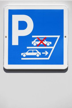 Sadece iş yerinde ters park işareti var.
