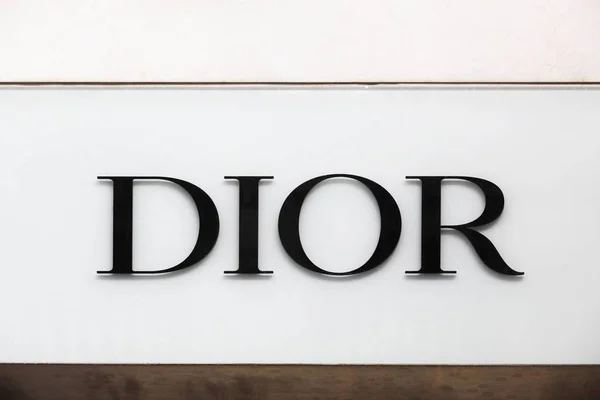 Lyon França Setembro 2019 Logotipo Dior Uma Parede Dior Empresa — Fotografia de Stock