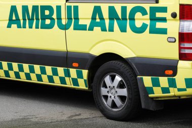 Aarhus, Danimarka - 1 Ağustos 2019: Kurtarma operasyonu içeren acil ambulans