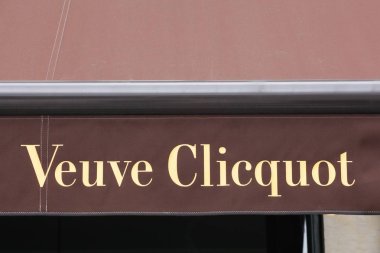 Kopenhag, Danimarka - 28 Ağustos 2018: Veuve Clicquot tabelası. Veuve Clicquot Ponsardin, Reims merkezli bir Fransız şampanyası. 