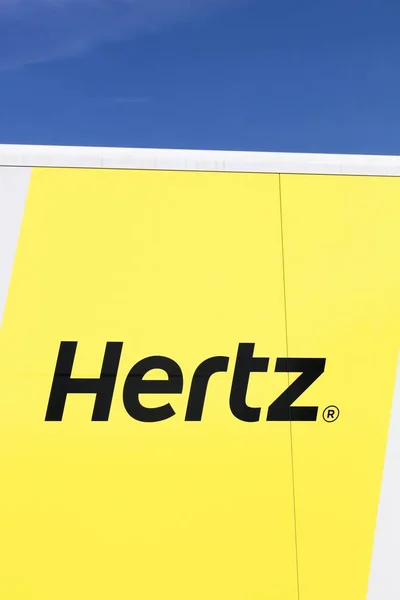 丹麦奥胡斯 2019年8月25日 赫兹标志在卡车上 赫兹是一家美国汽车租赁公司 在全球145个国家设有国际办事处 — 图库照片