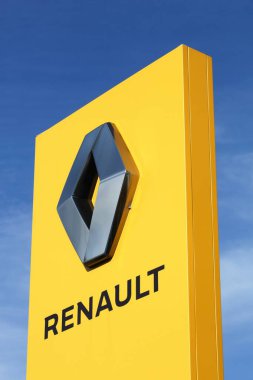 Villefranche, Fransa - 8 Mart 2020 Renault logosu. Renault, araba, minibüs ve kamyon üreten Fransız bir otomobil üreticisi.