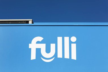 Drace, Fransa - 8 Mart 2020: Duvardaki Fulli logosu. Fulli, Fransa 'daki APRR otoyollarında düşük maliyetli bir benzin markası.