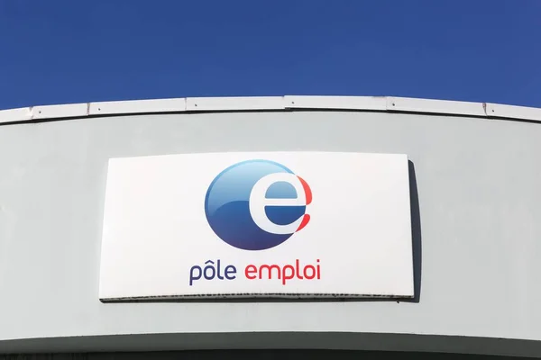 Neuville Frankreich März 2018 Pole Emploi Logo Einer Wand Pole — Stockfoto