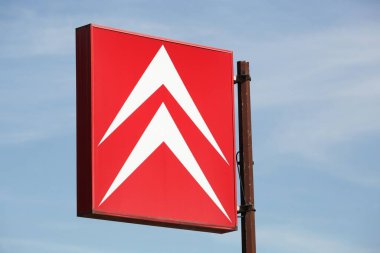 Saint Egreve, Fransa - 19 Haziran 2019: Bir satıcının tabela üzerindeki Citroen logosu. Citroen, 1976 yılından beri Peugeot Citroen grubunun bir parçası olan büyük bir Fransız otomobil üreticisi.