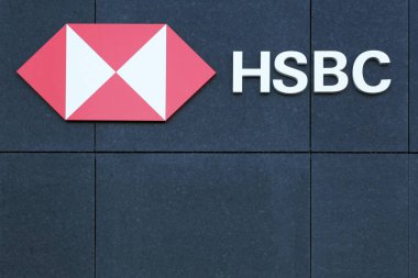 Lyon, Fransa - 21 Mayıs 2020: duvarda HSBC logosu. HSBC Holding, İngiltere merkezli çok uluslu bankacılık ve finans hizmetleri şirketidir.