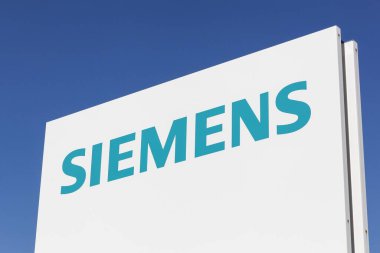 Tilst, Danimarka - 19 Nisan 2019: bir panelde Siemens logosu. Siemens çok uluslu bir Alman. Şirketin başlıca bölümleri sanayi, enerji, sağlık, altyapı ve şehirlerdir.
