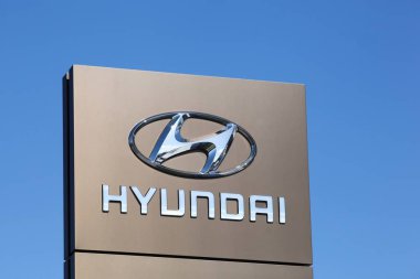 Risskov, Danimarka - 11 Mayıs 2019: Tabela üzerinde Hyundai logosu. Hyundai Motor Company, Güney Kore merkezli çok uluslu otomotiv üreticisi.