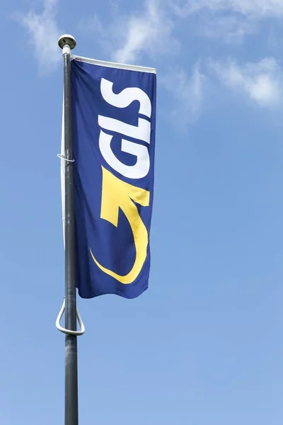 丹麦科尔丁 2017年7月9日 Gls旗帜在空中飘扬 通用物流系统 General Logistics Systems 是一家总部位于阿姆斯特丹的英国一流物流公司 成立于1999年 — 图库照片