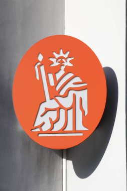 Grenoble, Fransa - 16 Haziran 2019: Fransa 'da icra memurunun binasına imza