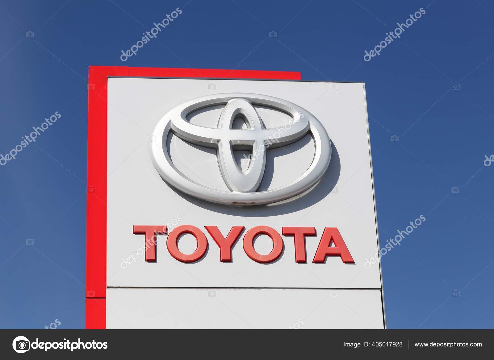 丹麦奥得德2018年3月30日丰田标志出现在面板上丰田汽车Toyota Motor Corporation 是一家总部位于日本爱知县丰田 市的日本汽车制造商——