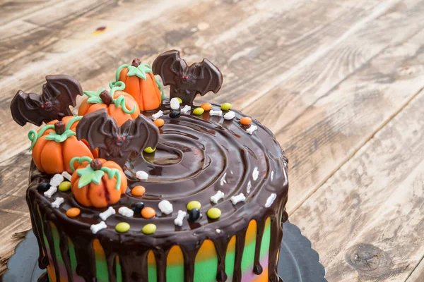 チョコレートとフォンダントのハロウィンケーキ — ストック写真