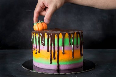 Farklı renklerin keki 