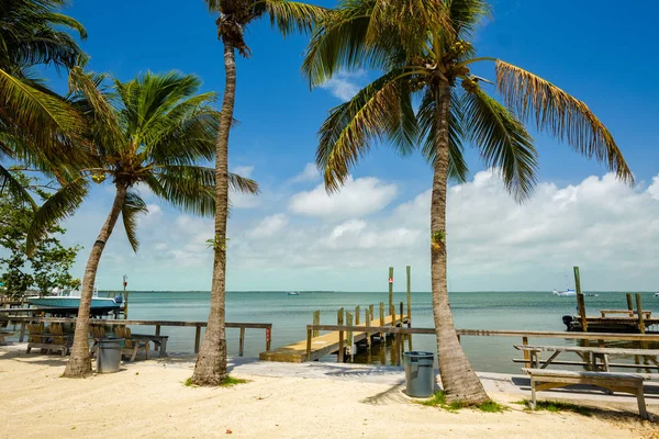 Küçük Bir Rıhtım Boyunca Popüler Florida Keys Görünümünü Deniz Manzarası — Stok fotoğraf