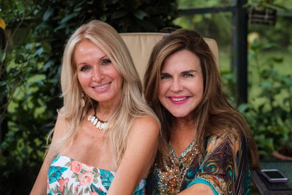 Güzel orta yaş kadın açık portre