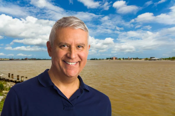 Knappe Middelbare Leeftijd Man Buiten Natuur Portret — Stockfoto