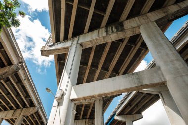 Interstate 95 Miami şehir çalışan havaya doğru görünümü.