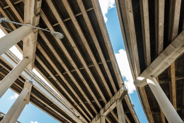 Miami şehir çalışan Interstate 95 karayolu havaya doğru görünümü.