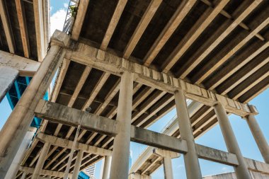 Interstate 95 Miami şehir çalışan havaya doğru görünümü.