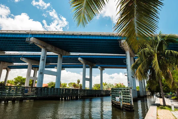Interstate Nad Rzeką Miami Centrum Miasta — Zdjęcie stockowe
