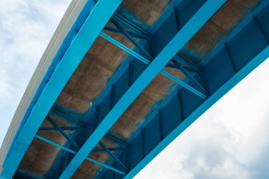 Miami şehir çalışan Interstate 95 karayolu havaya doğru görünümü.