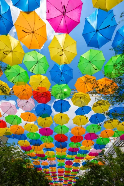 Bela Exibição Guarda Chuvas Coloridos Pendurados Uma Praça Livre Miami — Fotografia de Stock