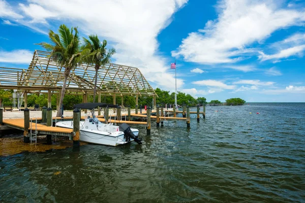 Живописный Вид Популярный Florida Keys Вдоль Небольшого Причала — стоковое фото