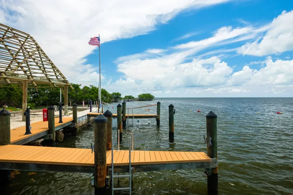 Живописный Вид Популярный Florida Keys Вдоль Небольшого Причала — стоковое фото