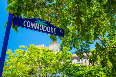 Cityscape işareti görünümünü seçme Coconut Grove Miami Dade County kent merkezinde.