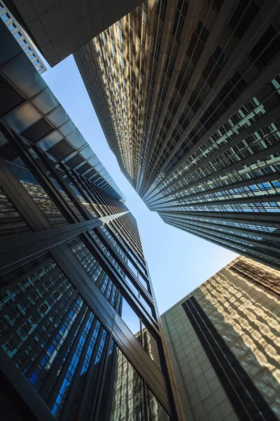 Felé Absztrakt Kilátás Modern Felhőkarcolók Chicago Belvárosában — Stock Fotó