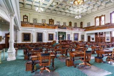 Austin, Texas ABD - 9 Nisan 2016: Downtown bölgesinde 1888 yılında tamamlanan tarihi Capitol binası içinde bulunan Texas Senato Şubesi güzel iç.